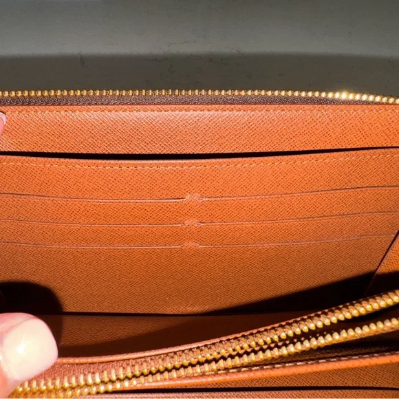 Louis Vuitton Brown and Gold Monogram Zip Wallet - Picture 4 of 16